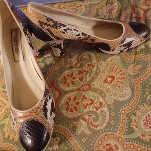 Saks Fifth Avenue 8.5 Italian Leather Pumps Heels Shoes